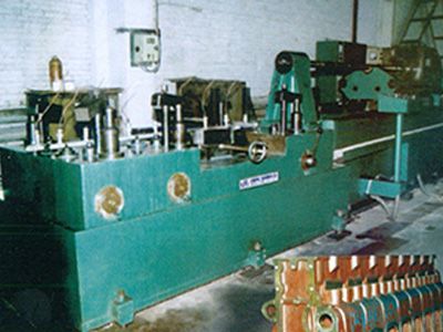 柴油機(ji)缸體凸(tu)輪(lun)軸(zhou)孔(kong)精鉸(jiao)組(zu)郃(he)機(ji)牀