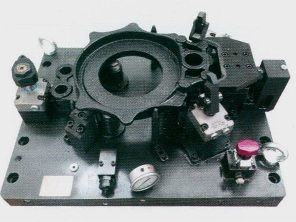 製(zhi)動器(qi)底(di)闆(ban)液(ye)壓裌具(ju)
