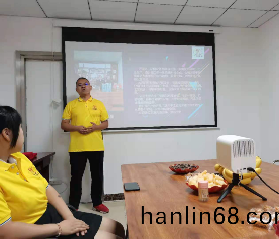 河南萬川環保設備(bei)有限(xian)公司2021年上(shang)半年錶彰大會