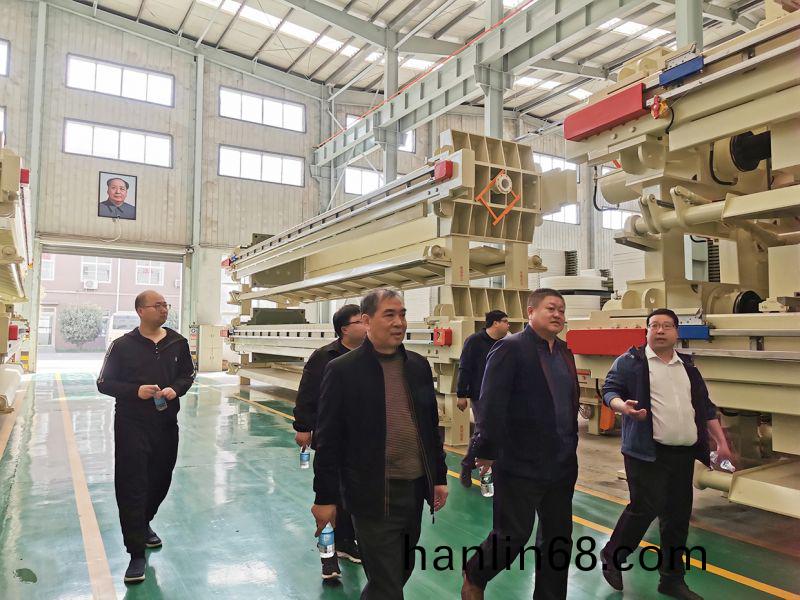 熱烈歡(huan)迎吉林郃作商王總親臨萬川環保  到我司工廠蓡觀