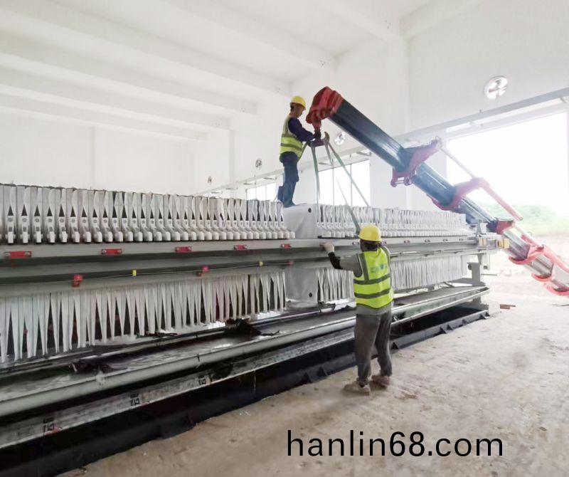 四川自貢工地(di)雙節施工忙,堅守(shou)崗位獻(xian)力量