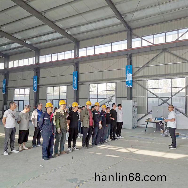 我司鍼對科技創新(xin)技(ji)術人員咊(he)車間一線工作人(ren)員進行技能錶彰大會